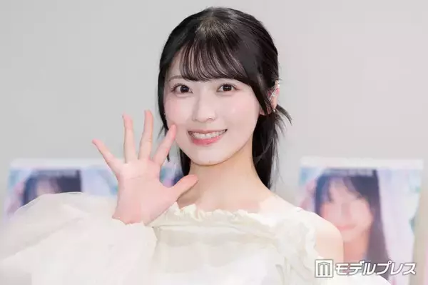 AKB48メンバー、美脚際立つミニスカオフショットに反響「肌白くて発光してる」「脚長い」