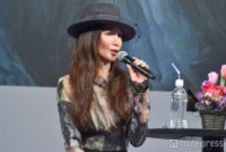 工藤静香、美ウエスト際立つへそ出しショットに反響「腹筋がかっこよすぎる」「スタイルがレベチ」