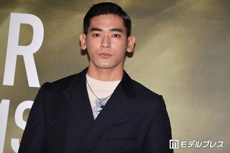 本木雅弘の息子・UTA、祖母・樹木希林さんの命日に幼少期の2ショット公開「微笑ましい一コマ」「足の間に収まってて可愛い」