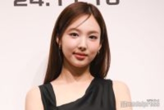 TWICEナヨン、素肌際立つベアトップ衣装姿に絶賛の声「憧れの骨格」「格好良すぎる」