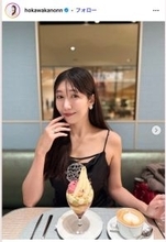 気象予報士・穂川果音「寒そうな服でごめんね」胸元ざっくりノースリドレス姿披露「ドキッとした」「女神降臨」とファン悶絶