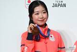 「“首傾げポーズ”話題・フィギュア中井亜美選手、五輪初出場も「緊張なく滑れた」3年後の次回大会に向け意気込み「楽しみながらいい結果を出せたら」【TEAM JAPAN 帰国時記者会見】」の画像1