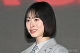 「日向坂46高橋未来虹、ミニボトムス×タイツ姿で美脚ライン際立つ「完璧なスタイル」「着こなしが神」と反響」の画像1