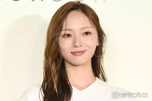元乃木坂46梅澤美波、10cmヒールで美スタイル際立つ 夏一緒に過ごしたい憧れの先輩明かす「今もご縁が続いている」【ジョー マローン ロンドン】