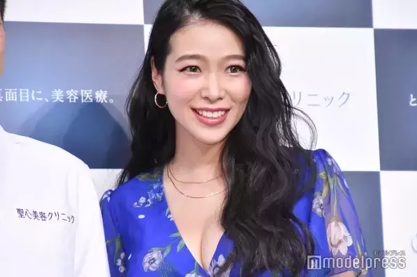 紅蘭、“100坪超”豪邸キッチンで愛娘とお菓子作り「キッチン広すぎてびっくり」「美人母娘すぎる」と驚きの声