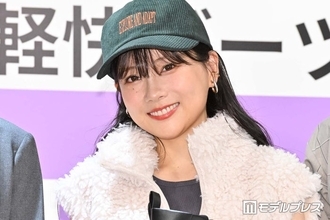 重盛さと美、ミニ丈Tシャツワンピから美脚スラリ「脚が綺麗すぎ」「セクシー」