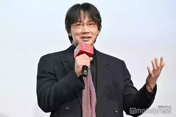 綾野剛、舞台挨拶で監督を即フォロー 映画撮影中も自らサポート「俺よりも役について考えてくる」【星と月は天の穴】
