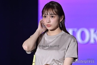 元櫻坂46渡辺梨加、美脚際立つジャケットコーデ＆おすすめ登山本公開「才色体力兼備の美女」「横顔に見惚れる」と反響