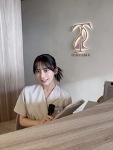 Netflix「ダウンタイム」美人受付役で話題・安田乙葉って？「ノブロックTV」でも注目の女優 役作りの参考は通っている美容クリニック【注目の人物】