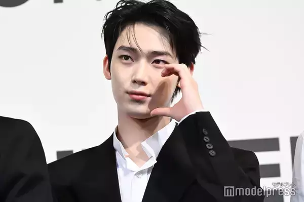 ENHYPENソヌ、大阪の街中＆USJ降臨ショット公開「プラベ感たまらない」「かっこよすぎる」の声