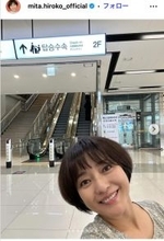 三田寛子、三男・中村歌之助のディズニーショット公開 キャラクターグリーティングに「負けない可愛さ」「家族愛溢れてる」の声