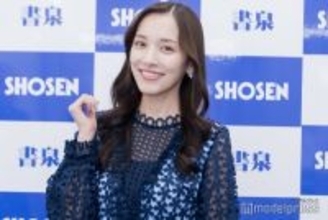 都丸紗也華「攻めてるかな」初披露の水着姿も カレンダーに手応え