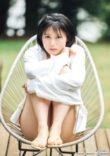 「ミスマガジン2025」読者特別賞・冨永実里、パーカーから美脚披露 ショートヘアで初ソログラビア