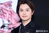 「瀬戸康史、トイ・ストーリーホテルでのプライベートショット公開「家族とかな？」「はしゃいでて可愛い」」の画像1
