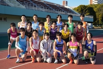 小林虎之介・菅生新樹・庄司浩平ら、学生キャスト18人勢ぞろい写真が初解禁 陸上競技場トラックに集結【俺たちの箱根駅伝】