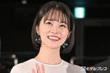 「朝ドラ「あんぱん」出演女優、美脚際立つミニワンピ姿に反響「頭身バランスバグってる」「身体の半分以上脚」」の画像1
