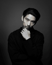 賀来賢人、“日本人俳優初”米大手マネジメント「Artists First」と契約で世界へ「初心を忘れずに、勇気を持って作品に取り組んでいきたい」【コメント】