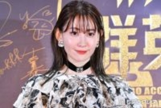 小嶋陽菜、胸元開きノースリワンピ姿に絶賛の声「南国の女神」「華やか」