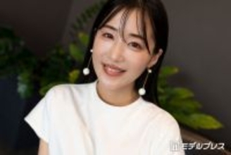 「バチェラー4」休井美郷、胸元輝くドレス姿で夫と密着「幸せオーラが眩しい」「身長差が尊い」の声