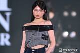 「藤田みあ、オフショル×デニムから美スタイル披露「全身バランス神」「脚長すぎる」と反響【関コレ2026A/W】」の画像1