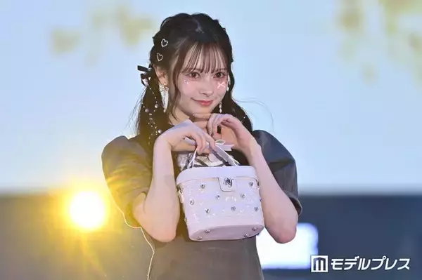 AKB48新センター・伊藤百花、美肌輝くオフショルワンピ姿披露「透明感がすごい」「天使みたい」と反響