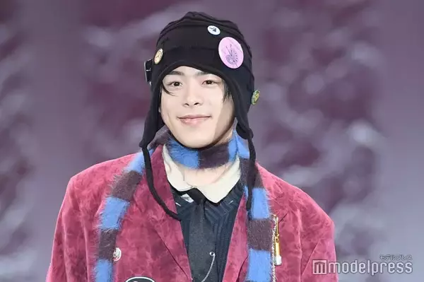 こーくん、ランウェイでギャップ見せ 個性溢れるカジュアルウィンタースタイル【サツコレ2025A/W】