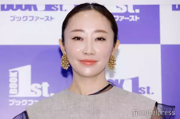 神崎恵、息子3兄弟の姿公開「スタイル抜群」「かっこいい」と話題