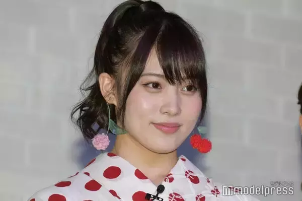 元AKB48岡部麟、グッズ取り入れた美脚コーデ披露「脚長い」「合わせ方おしゃれ」の声