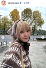 ハラミちゃん、色白美脚透けるカジュアルドレス姿「雰囲気変わる」「さすがの着こなし」の声