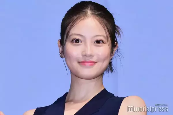 今田美桜、美脚際立つミニスカ姿に反響「異次元の可愛さ」「色っぽい」