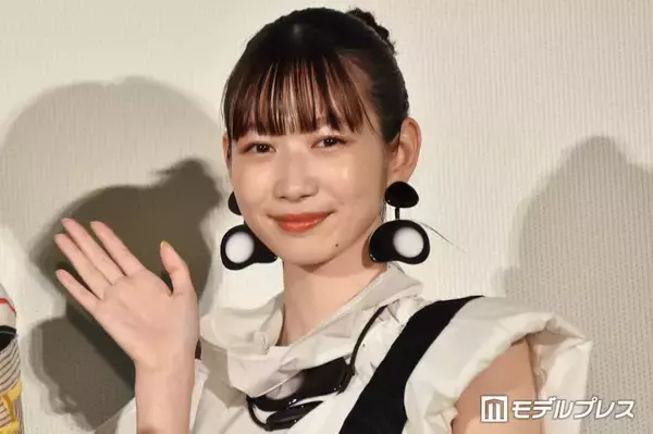 人気TL出演話題の岡本夏美、美脚透けるシースルーワンピ姿「大人っぽくて素敵」「華奢で憧れ」の声
