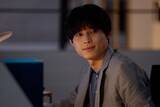 「【告白－25年目の秘密－ 第1話】爽太（松村北斗）、麻里子（岡崎紗絵）に初めて声をかける 当たり前の日常がスリリングに一変」の画像1