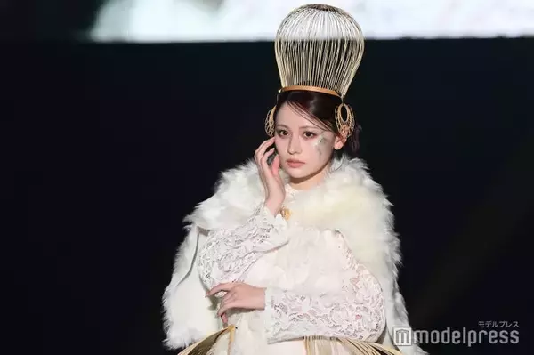 CANDY TUNE立花琴未、竹細工スカート＆ヘッドドレス姿で個性派ランウェイ「二度見した」「着こなせてるのすごい」【TGCしずおか2026】