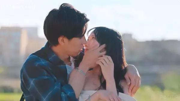 「バチェロレッテ3」参加の坂口隆志、美女にキスで猛アプローチ「上書きオイルしたい」