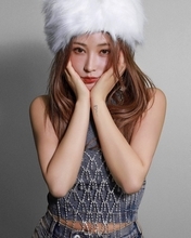 てんちむ、美脚透ける黒ストッキング×ミニドレスで誕生日報告「色っぽい」「大人コーデ素敵」と反響