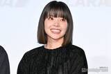 「岸井ゆきの、黒シースルー衣装で魅力放つ「軽やかで素敵」「衣装もネイルも完璧」の声」の画像1