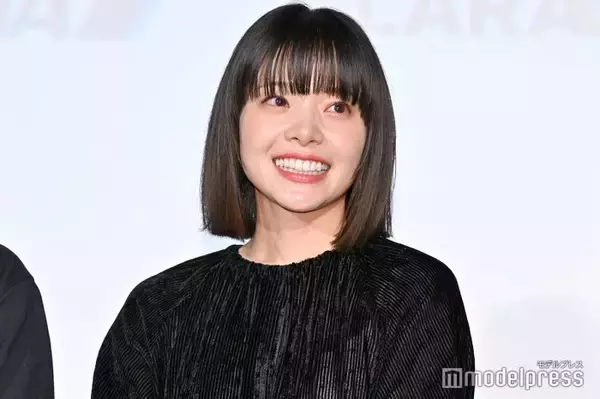 岸井ゆきの、黒シースルー衣装で魅力放つ「軽やかで素敵」「衣装もネイルも完璧」の声
