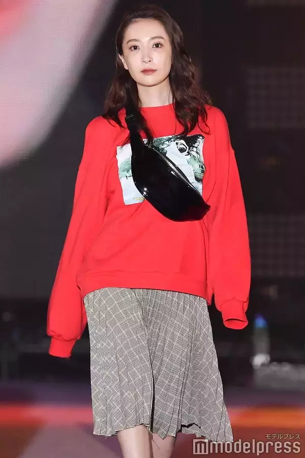 白洲迅の妻・竹内渉、長男2歳誕生日に親子ショット公開「娘ちゃん目がクリクリ」「3人とも可愛い」の声