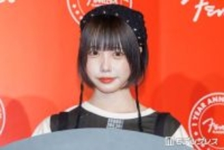 あの、ミニボトム＆ニーハイブーツでスラリ美脚披露「脚が長すぎる」「圧巻のスタイル」と絶賛の声
