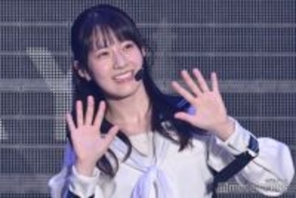 櫻坂46石森璃花、ミニ丈×メガネの私服ショットに反響「プラベ感がたまらない」「秋満喫してて素敵」