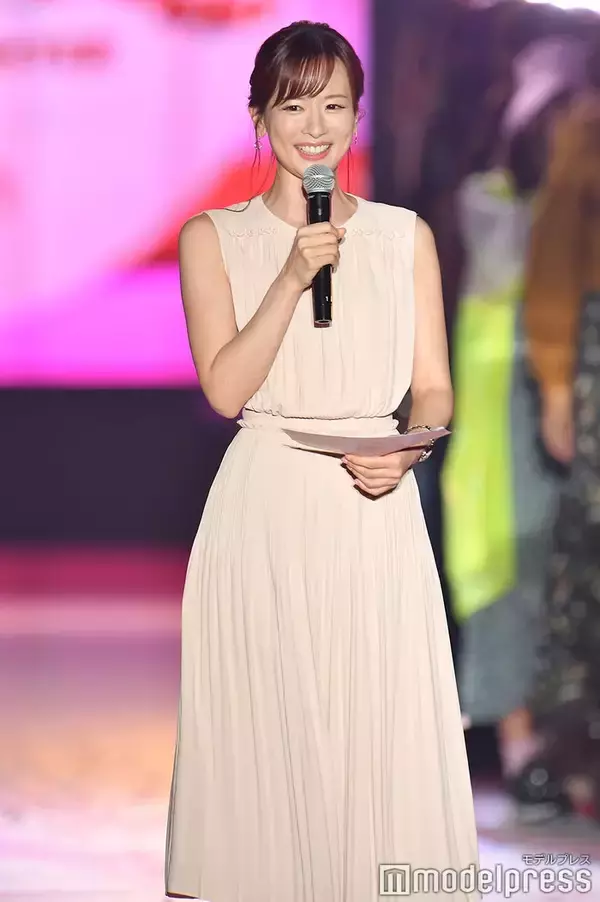 皆藤愛子、透明感溢れるノースリ姿で魅了「スタイル良すぎ」「まさに女神」と絶賛の声