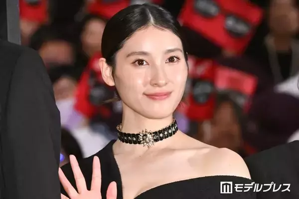 土屋太鳳、娘との2ショット公開「どんどん大きくなって」「映画のワンシーンみたい」と反響