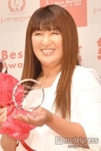 北斗晶、巨大クリスマスツリー飾り付けの様子公開「想像以上に大きい」「お孫さんも喜びそう」の声