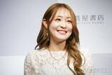 「大沢あかね、美スタイル際立つ韓国での水着ショット披露に反響「美しさに磨きがかかってる」「スタイルよすぎ」」の画像1