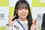 「日向坂46卒業発表の山口陽世、一人旅ショット公開 人混みでの自撮りに「普通にいてびっくり」「オーラ隠せてない」の声」の画像1
