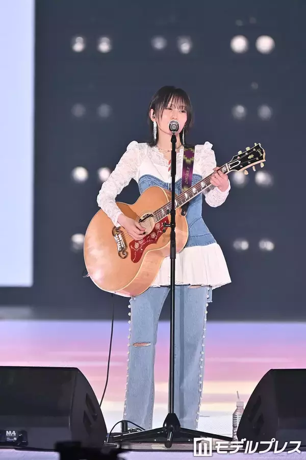 山本彩「365日の紙飛行機」弾き語りで会場魅了 NMB48時代以来10年ぶり「関コレ」出演に喜び【関コレ2026S/S】