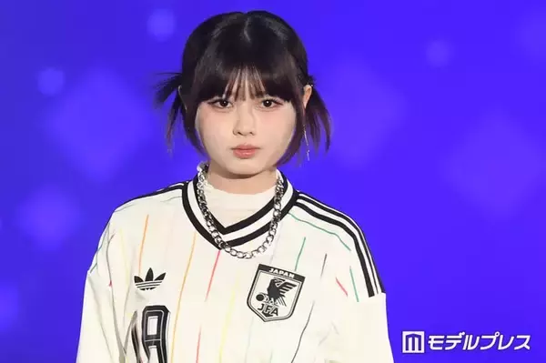「今日好き」おひなさま（長浜広奈）、ユニフォームトップスでクールに登場 ウィンクも披露【サツコレ2026S/S】