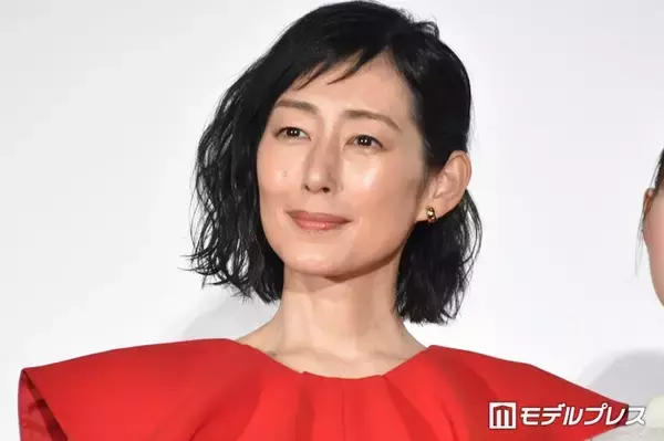 木村多江「家族も参戦のラグビーなひととき」豪華メンバーとの会食ショット公開「元日本代表選手がいる」「楽しそうな笑顔」の声