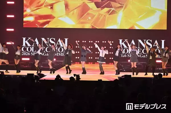 「たんぽぽ川村エミコら人気女性芸人4人、美女グループ「CHANCE GALs」と制服姿でパフォーマンス「着こなせるのすごい」「アイドルみたい」と反響【関コレ2026S/S】」の画像