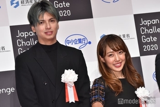 アレクサンダー、妻・川崎希の母＆「ガールズ達」3ショット公開「のんちゃんそっくり」「みんな美人さん」と反響